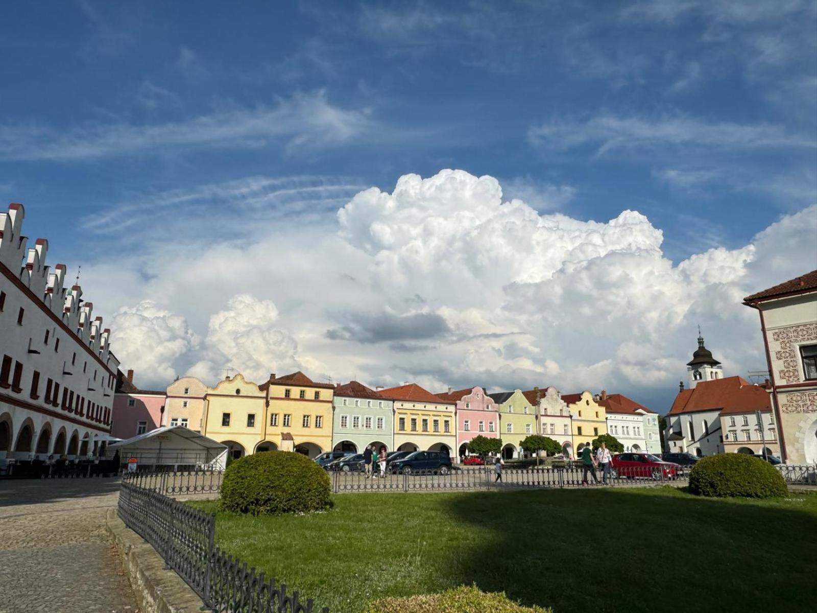 Aparthotel Tkalcovna U Zlateho Potoka Dobrany  Zewnętrze zdjęcie